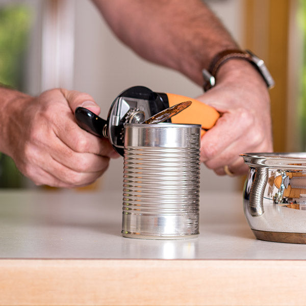 Easy to use can opener